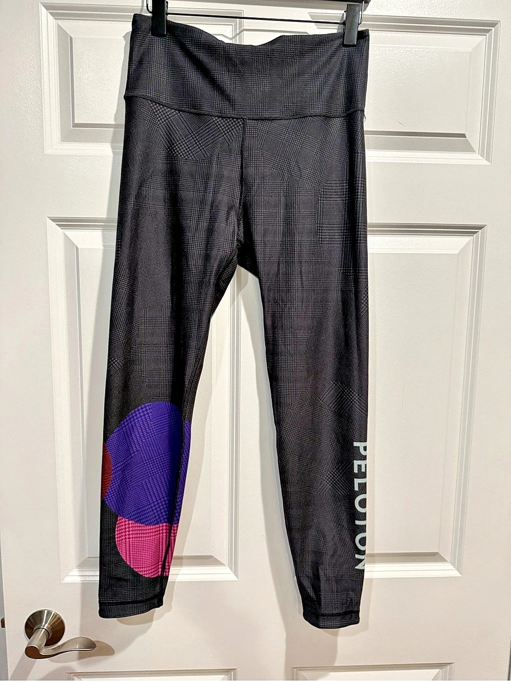 Peloton Women's Houndstooth Reversible Athletic Leggings in Black & Purple Size